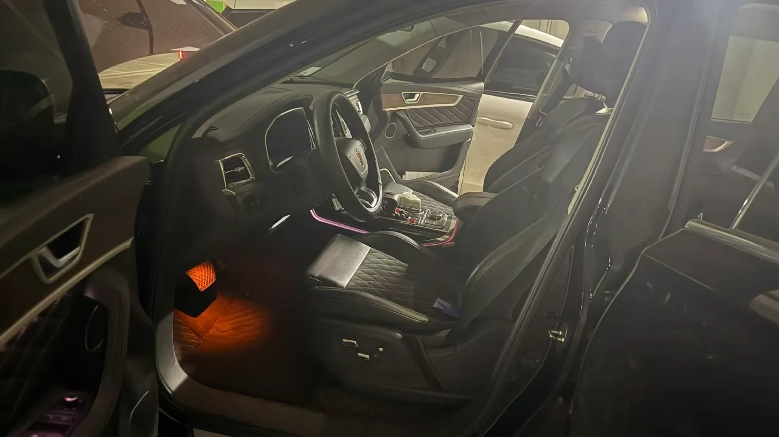 2019 HongQi HS7 3.0T 337HP V6 8AT,autocango,china used car exporter,china ev exporter,chinese used car exporter,chinese used ev exporter