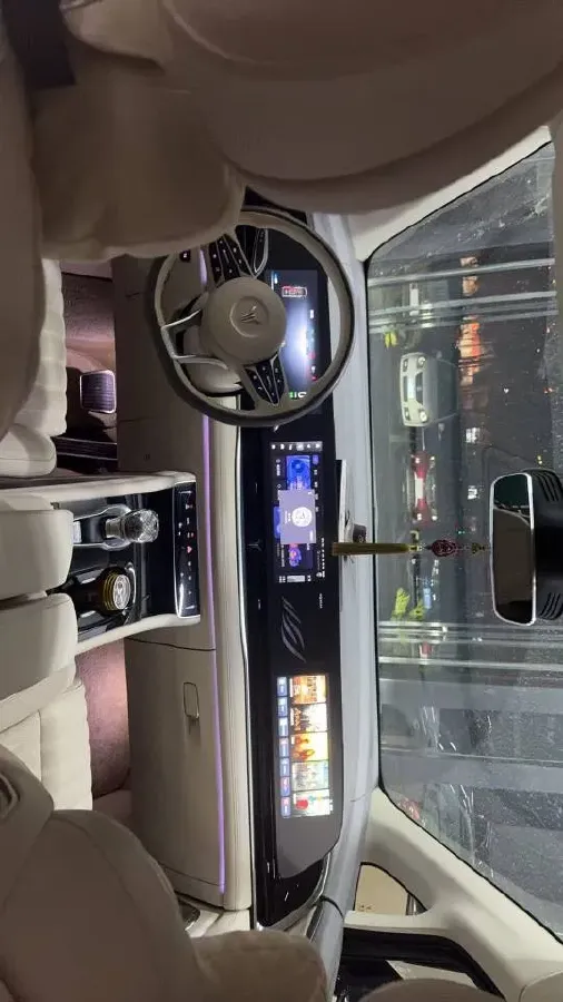 2022 Voyah Dream BEV 108.7KWH,autocango,china used car exporter,china ev exporter,chinese used car exporter,chinese used ev exporter