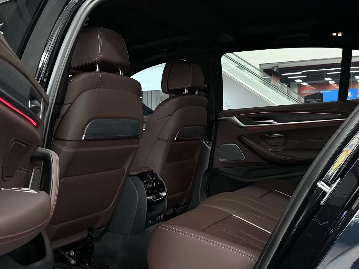 2023 BMW 5 Series 2.0T 245HP L4 8AT,autocango,china used car exporter,china ev exporter,chinese used car exporter,chinese used ev exporter