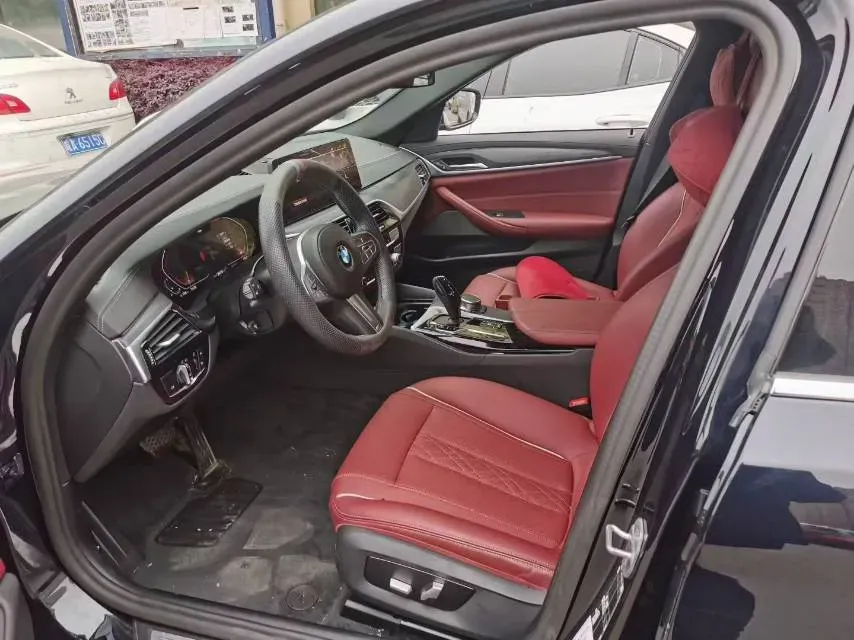 2022 BMW 5 Series 2.0T 252HP L4 8AT,autocango,china used car exporter,china ev exporter,chinese used car exporter,chinese used ev exporter