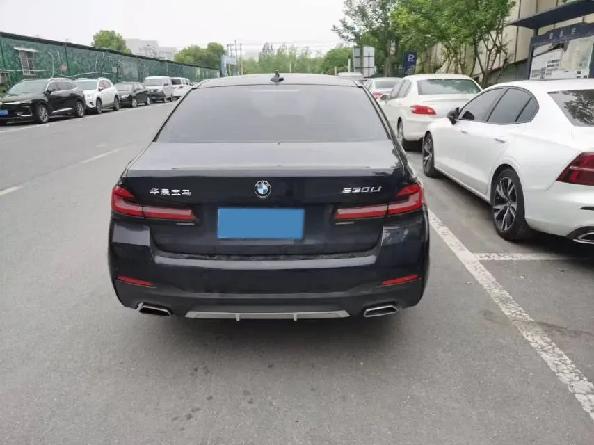 2022 BMW 5 Series 2.0T 252HP L4 8AT,autocango,china used car exporter,china ev exporter,chinese used car exporter,chinese used ev exporter