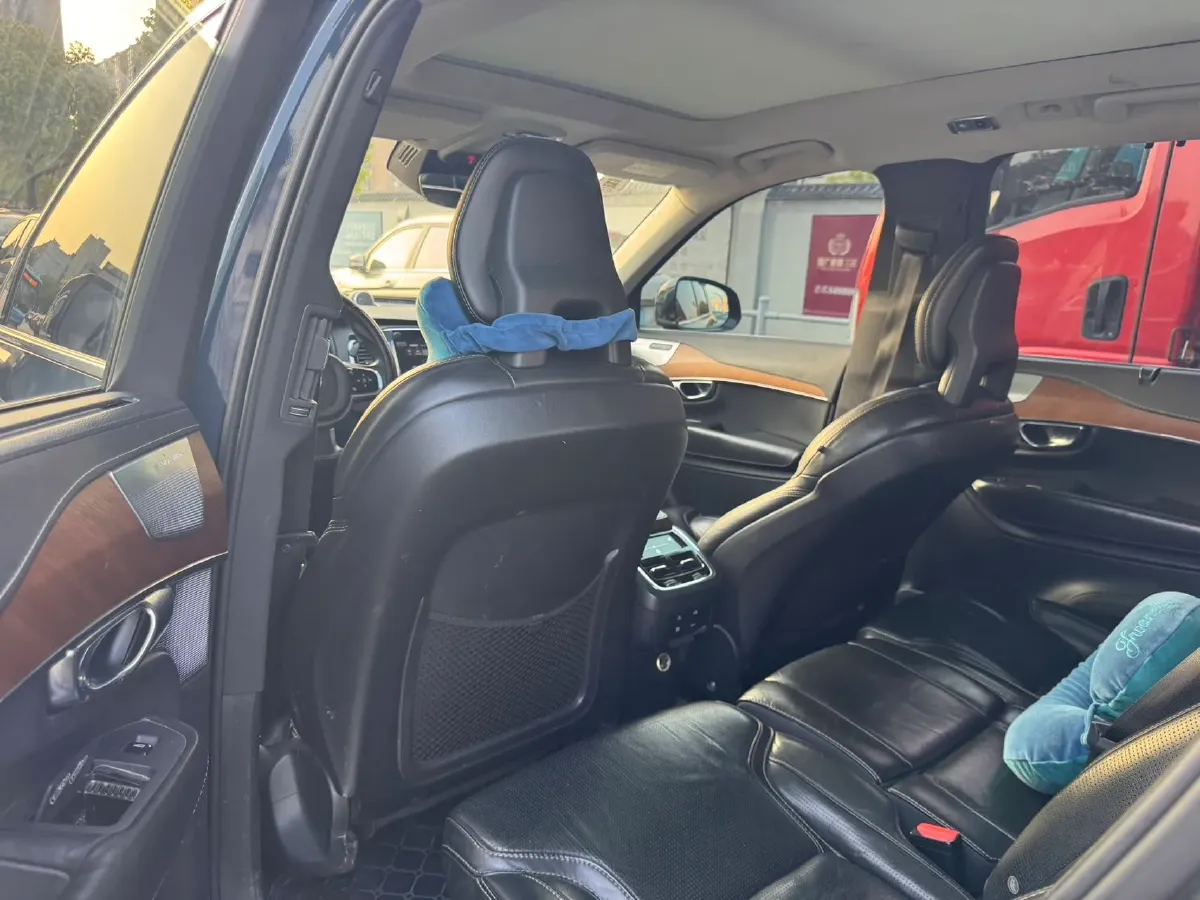 2018 Volvo XC90 2.0T 320HP L4 8AT,autocango,china used car exporter,china ev exporter,chinese used car exporter,chinese used ev exporter