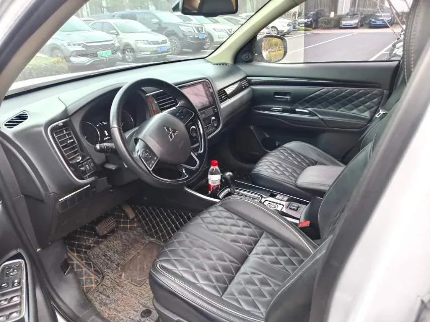 2021 Mitsubishi Outlander 2.4L 192HP L4 CVT,autocango,china used car exporter,china ev exporter,chinese used car exporter,chinese used ev exporter