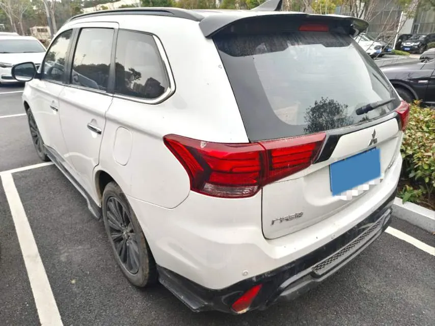 2021 Mitsubishi Outlander 2.4L 192HP L4 CVT,autocango,china used car exporter,china ev exporter,chinese used car exporter,chinese used ev exporter