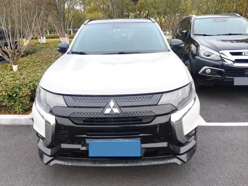 2021 Mitsubishi Outlander 2.4L 192HP L4 CVT,autocango,china used car exporter,china ev exporter,chinese used car exporter,chinese used ev exporter