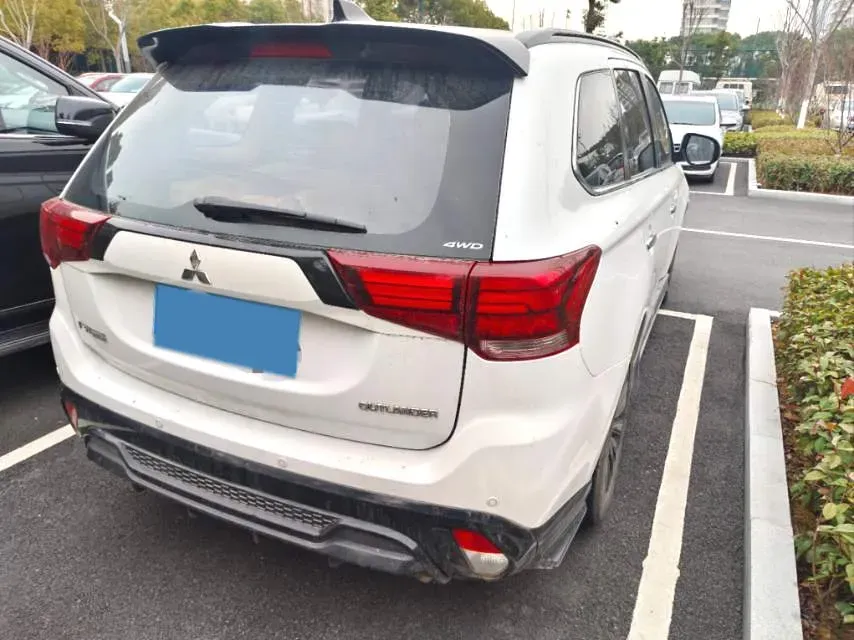 2021 Mitsubishi Outlander 2.4L 192HP L4 CVT,autocango,china used car exporter,china ev exporter,chinese used car exporter,chinese used ev exporter