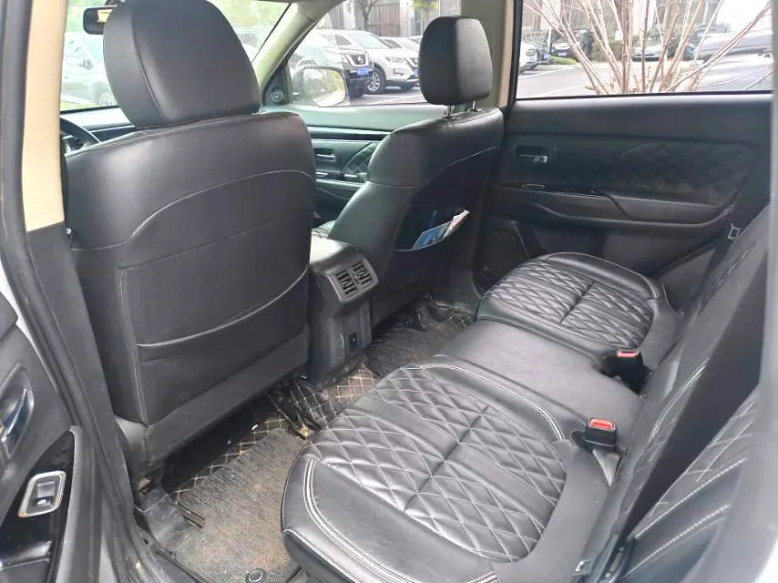2021 Mitsubishi Outlander 2.4L 192HP L4 CVT,autocango,china used car exporter,china ev exporter,chinese used car exporter,chinese used ev exporter