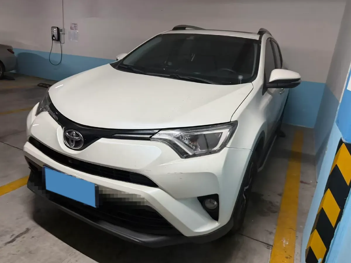 2016 Mitsubishi Outlander 2.0L 150HP L4 CVT,autocango,china used car exporter,china ev exporter,chinese used car exporter,chinese used ev exporter