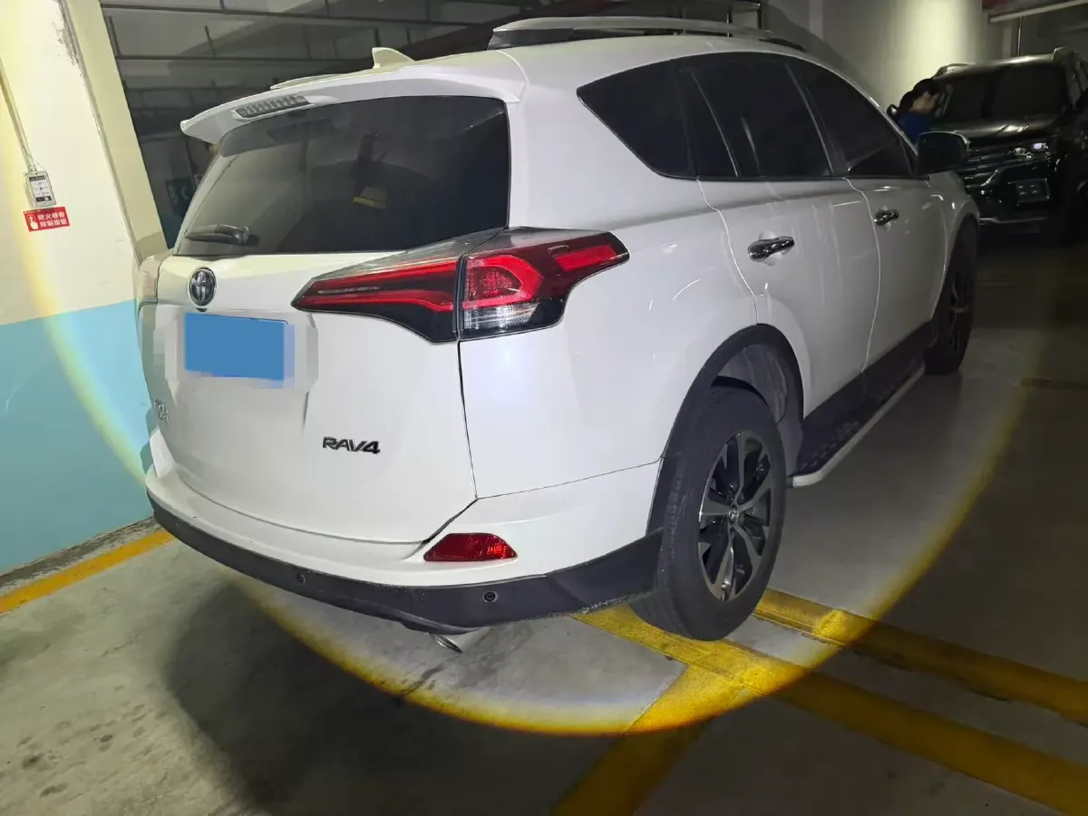 2016 Mitsubishi Outlander 2.0L 150HP L4 CVT,autocango,china used car exporter,china ev exporter,chinese used car exporter,chinese used ev exporter