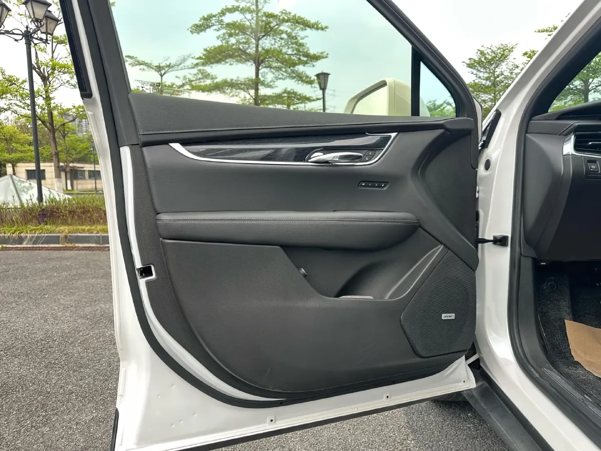 2020 Cadillac XT5 2.0T 241HP L4 9AT,autocango,china used car exporter,china ev exporter,chinese used car exporter,chinese used ev exporter