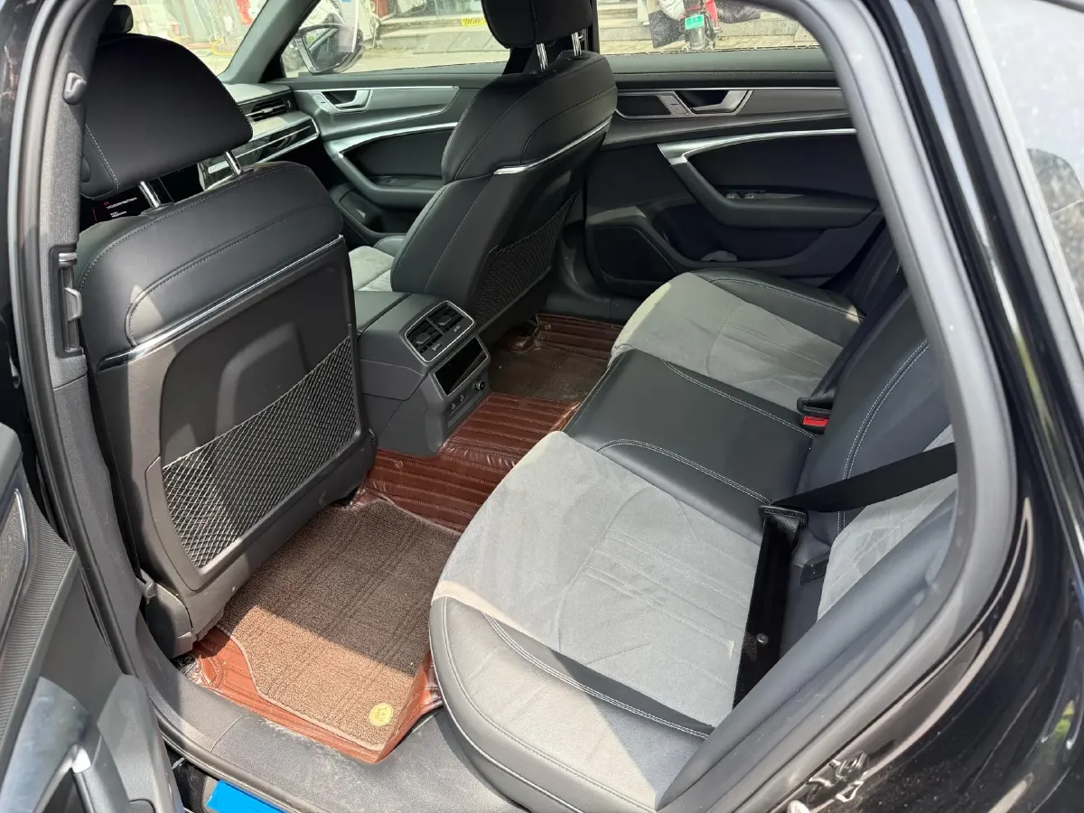 2024 Audi A6L 2.0T 245HP L4 7DCT,autocango,china used car exporter,china ev exporter,chinese used car exporter,chinese used ev exporter