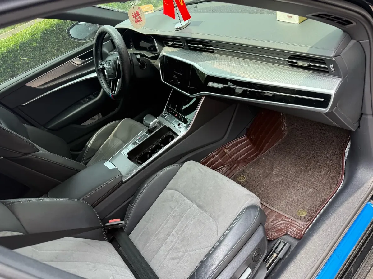 2024 Audi A6L 2.0T 245HP L4 7DCT,autocango,china used car exporter,china ev exporter,chinese used car exporter,chinese used ev exporter