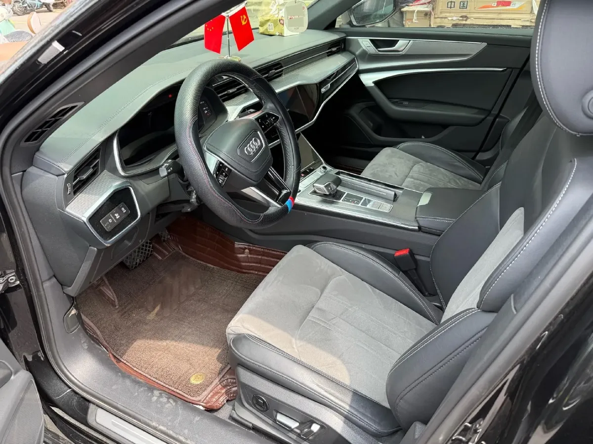 2024 Audi A6L 2.0T 245HP L4 7DCT,autocango,china used car exporter,china ev exporter,chinese used car exporter,chinese used ev exporter