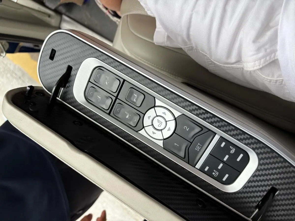 2023 Buick GL8 2.0T 237HP L4 9AT,autocango,china used car exporter,china ev exporter,chinese used car exporter,chinese used ev exporter