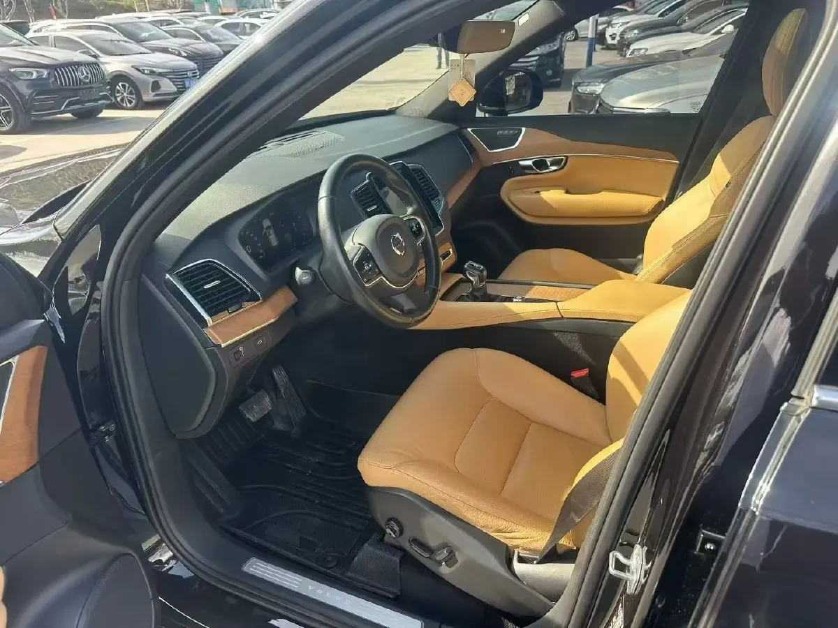 2019 Volvo XC90 2.0T 320HP L4 8AT,autocango,china used car exporter,china ev exporter,chinese used car exporter,chinese used ev exporter