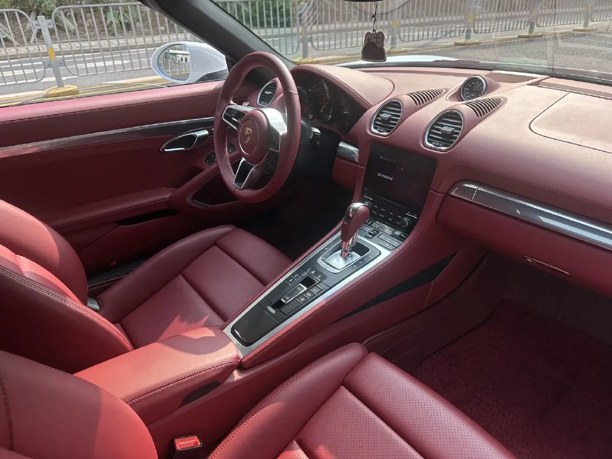 2022 Porsche 718 2.0T 250HP H4 7DCT,autocango,china used car exporter,china ev exporter,chinese used car exporter,chinese used ev exporter