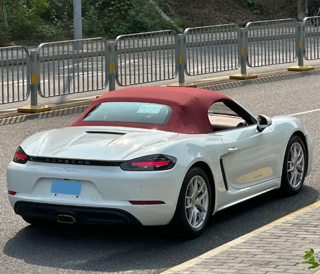 2022 Porsche 718 2.0T 250HP H4 7DCT,autocango,china used car exporter,china ev exporter,chinese used car exporter,chinese used ev exporter