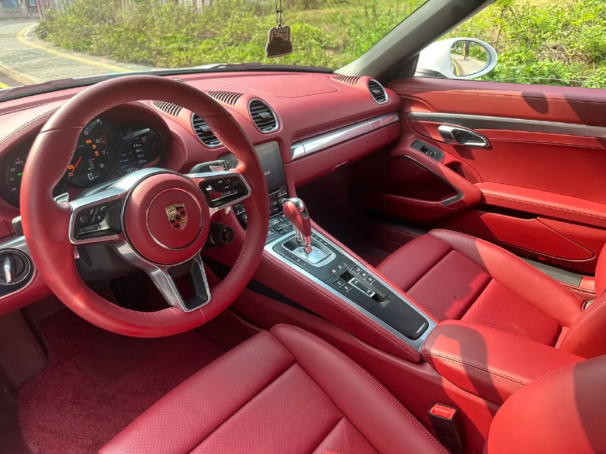 2022 Porsche 718 2.0T 250HP H4 7DCT,autocango,china used car exporter,china ev exporter,chinese used car exporter,chinese used ev exporter