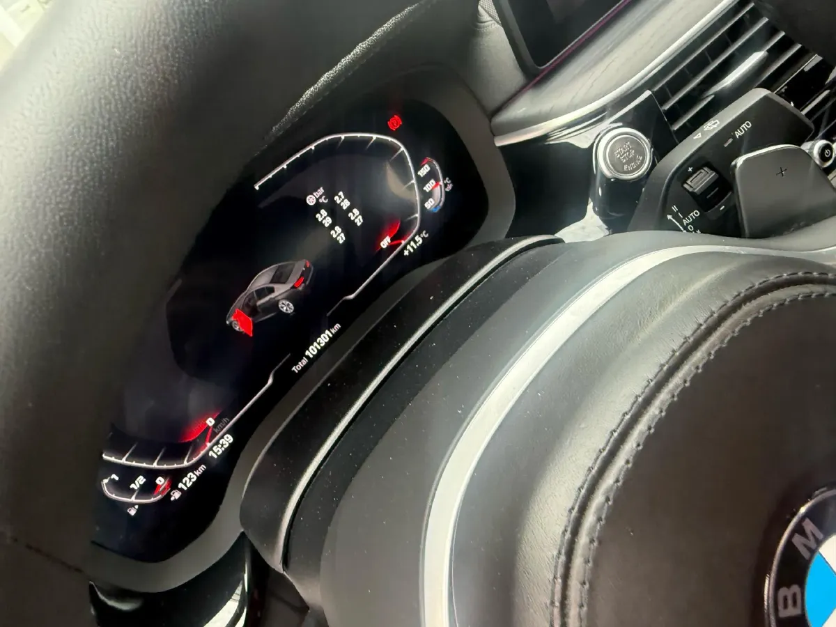 2022 BMW 5 Series 2.0T 252HP L4 8AT,autocango,china used car exporter,china ev exporter,chinese used car exporter,chinese used ev exporter