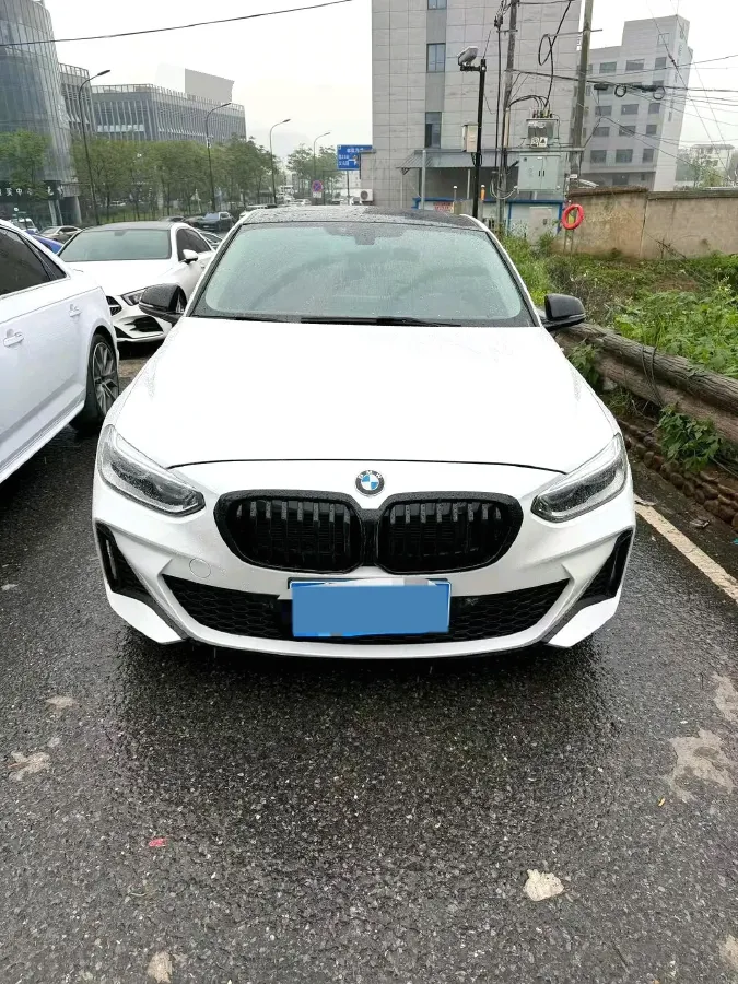 2022 BMW 1 Series 2.0T 192HP L4 7DCT,autocango,china used car exporter,china ev exporter,chinese used car exporter,chinese used ev exporter