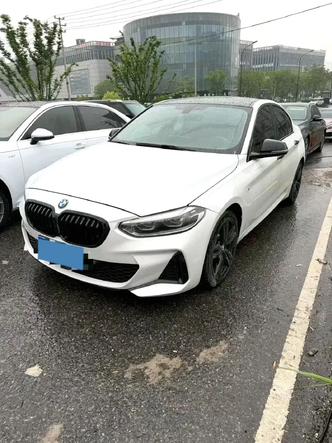 2022 BMW 1 Series 2.0T 192HP L4 7DCT,autocango,china used car exporter,china ev exporter,chinese used car exporter,chinese used ev exporter