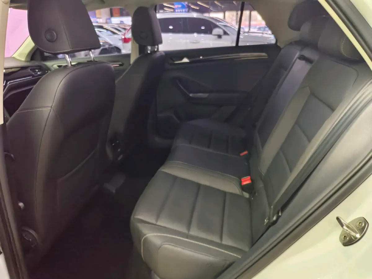 2021 Volkswagen T-Roc 1.4T 150HP L4 7DCT,autocango,china used car exporter,china ev exporter,chinese used car exporter,chinese used ev exporter