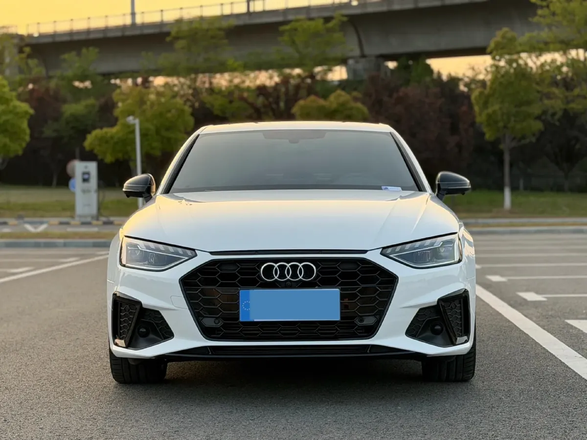 2023 Audi A4L 2.0T 190HP L4 7DCT,autocango,china used car exporter,china ev exporter,chinese used car exporter,chinese used ev exporter