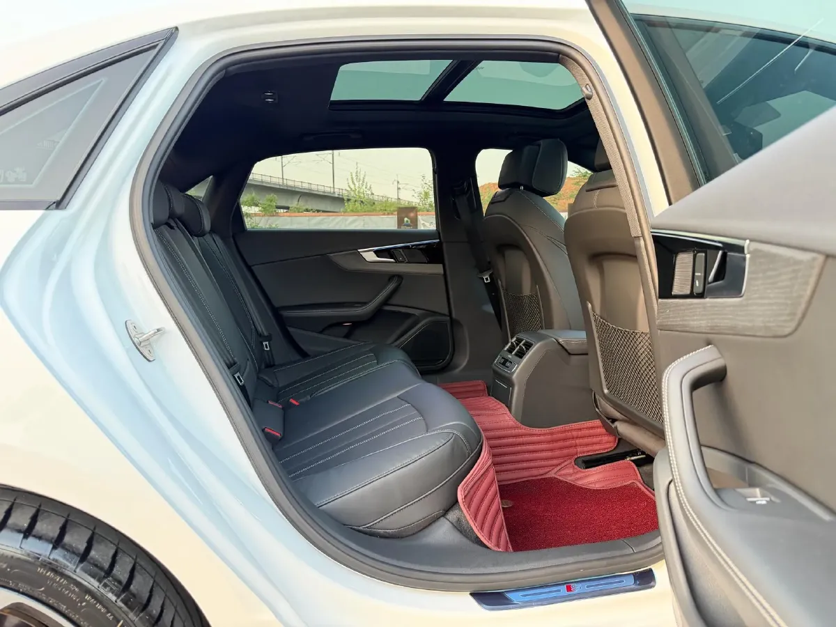 2023 Audi A4L 2.0T 190HP L4 7DCT,autocango,china used car exporter,china ev exporter,chinese used car exporter,chinese used ev exporter