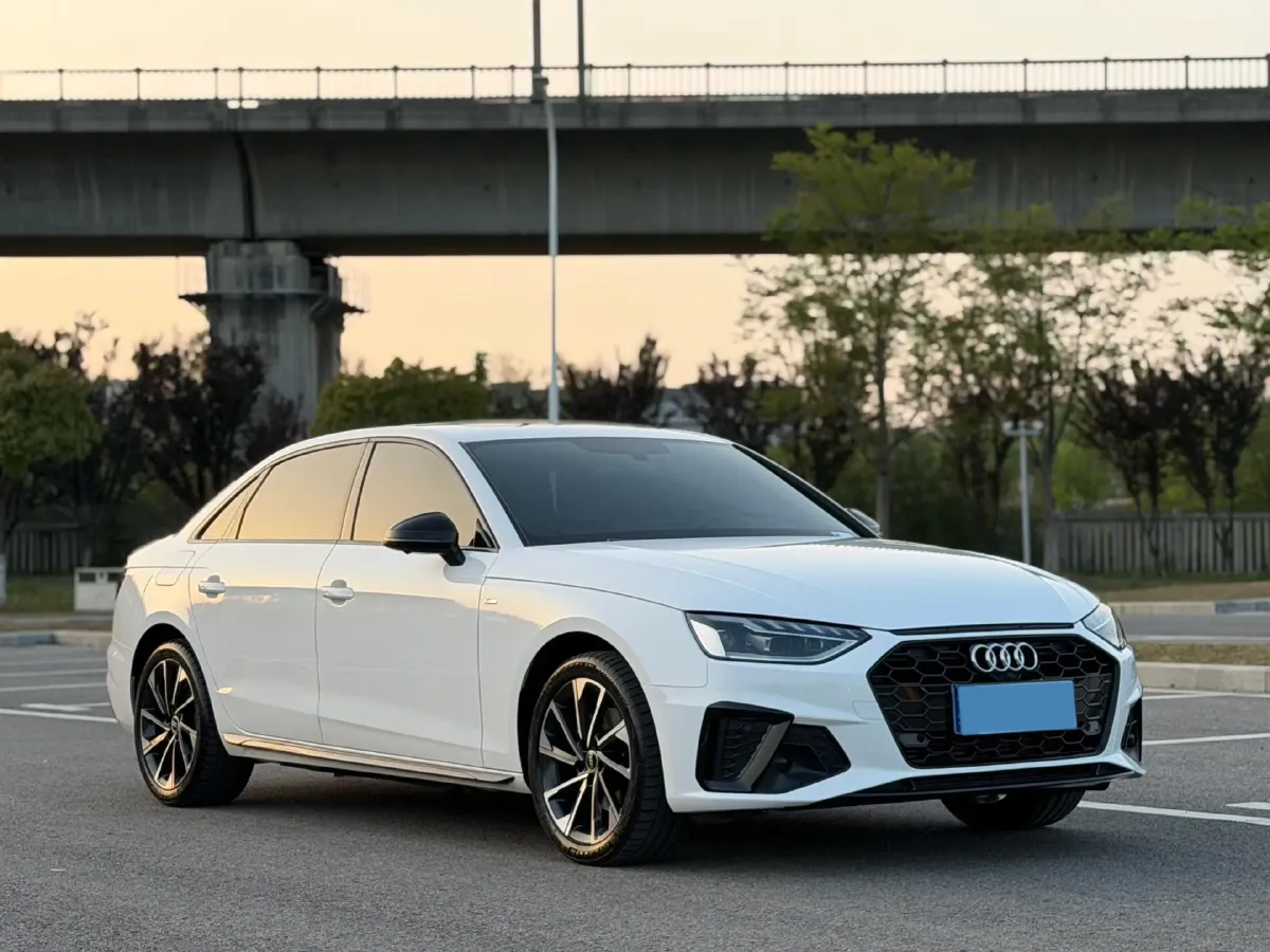 2023 Audi A4L 2.0T 190HP L4 7DCT,autocango,china used car exporter,china ev exporter,chinese used car exporter,chinese used ev exporter