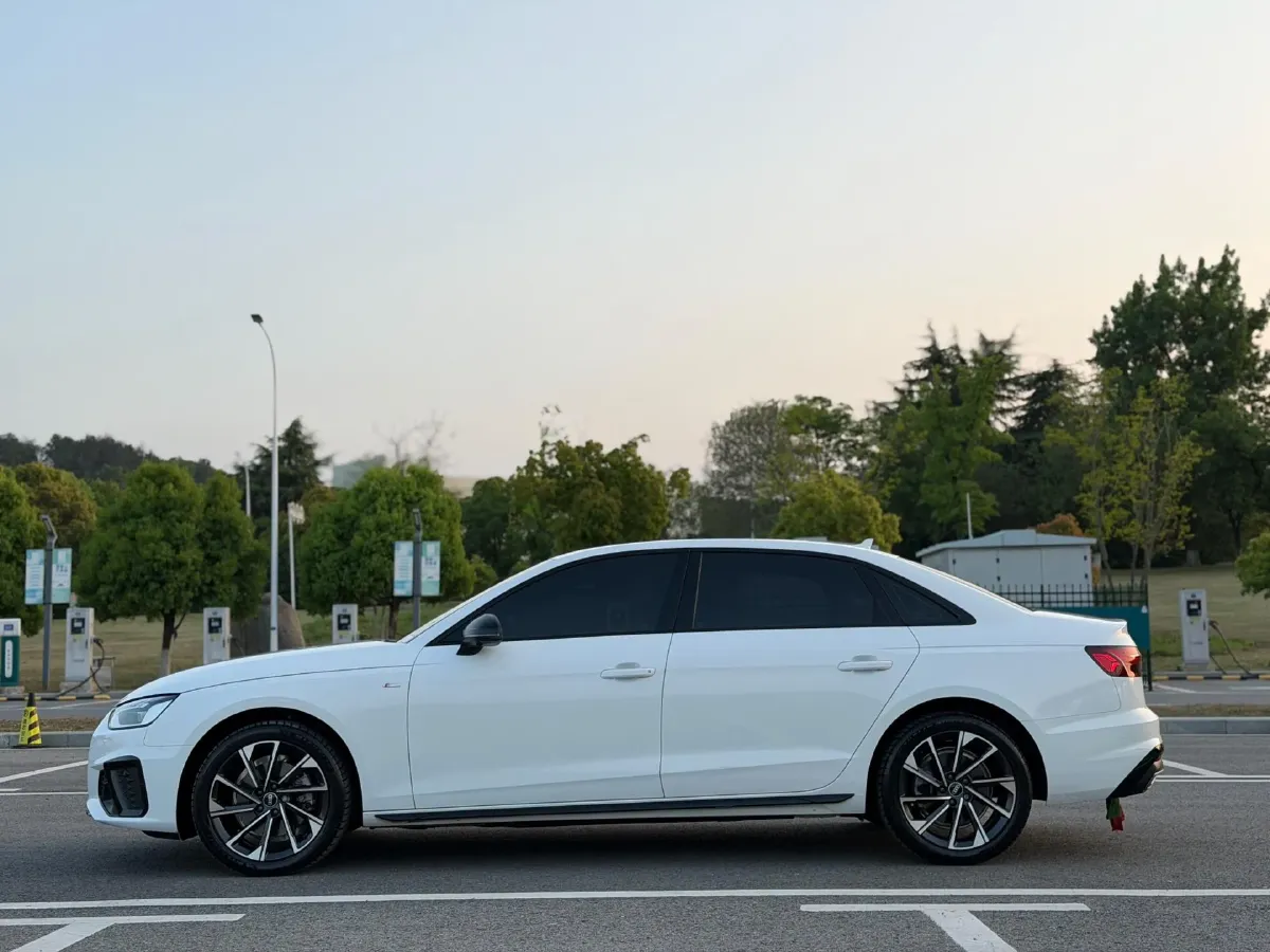 2023 Audi A4L 2.0T 190HP L4 7DCT,autocango,china used car exporter,china ev exporter,chinese used car exporter,chinese used ev exporter