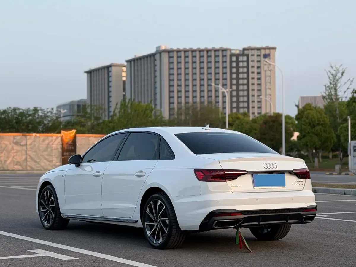 2023 Audi A4L 2.0T 190HP L4 7DCT,autocango,china used car exporter,china ev exporter,chinese used car exporter,chinese used ev exporter