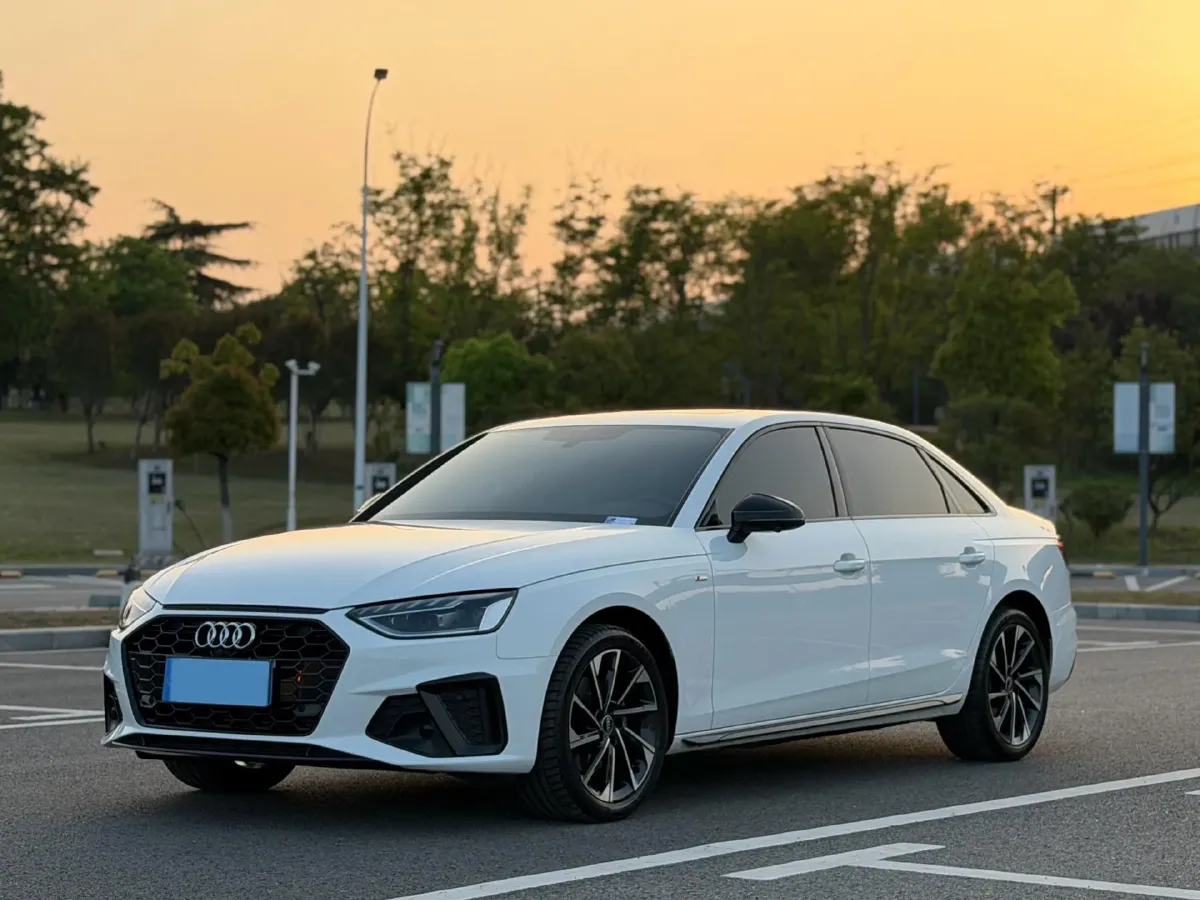 2023 Audi A4L 2.0T 190HP L4 7DCT,autocango,china used car exporter,china ev exporter,chinese used car exporter,chinese used ev exporter