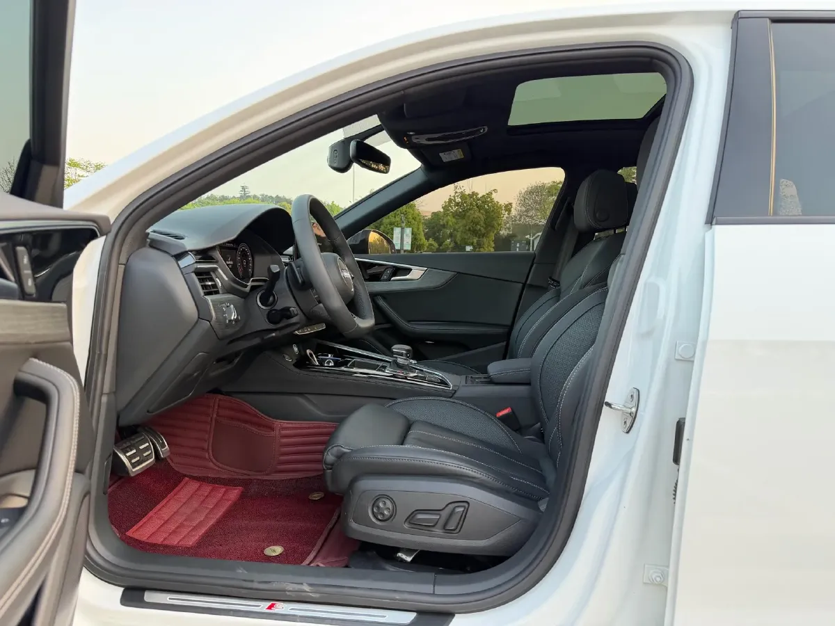 2023 Audi A4L 2.0T 190HP L4 7DCT,autocango,china used car exporter,china ev exporter,chinese used car exporter,chinese used ev exporter