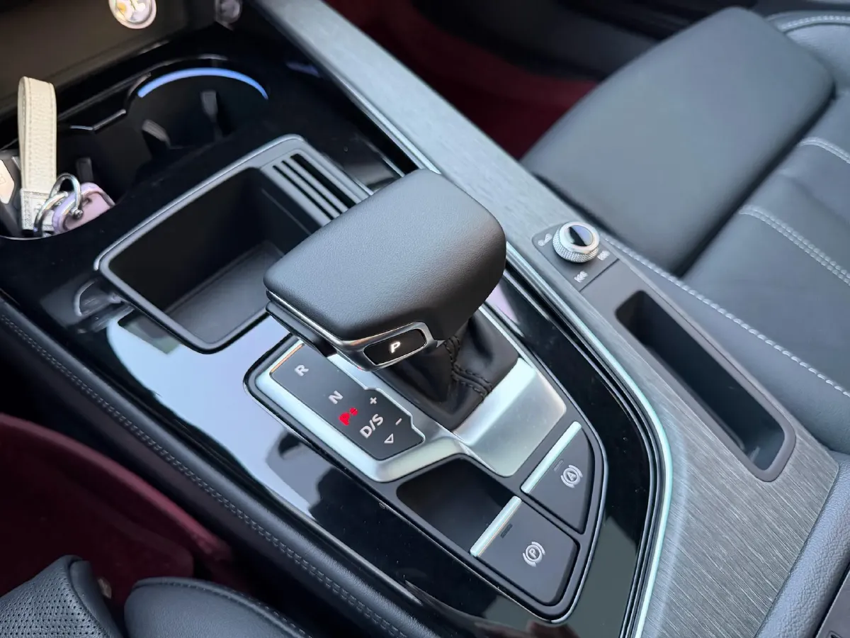 2023 Audi A4L 2.0T 190HP L4 7DCT,autocango,china used car exporter,china ev exporter,chinese used car exporter,chinese used ev exporter