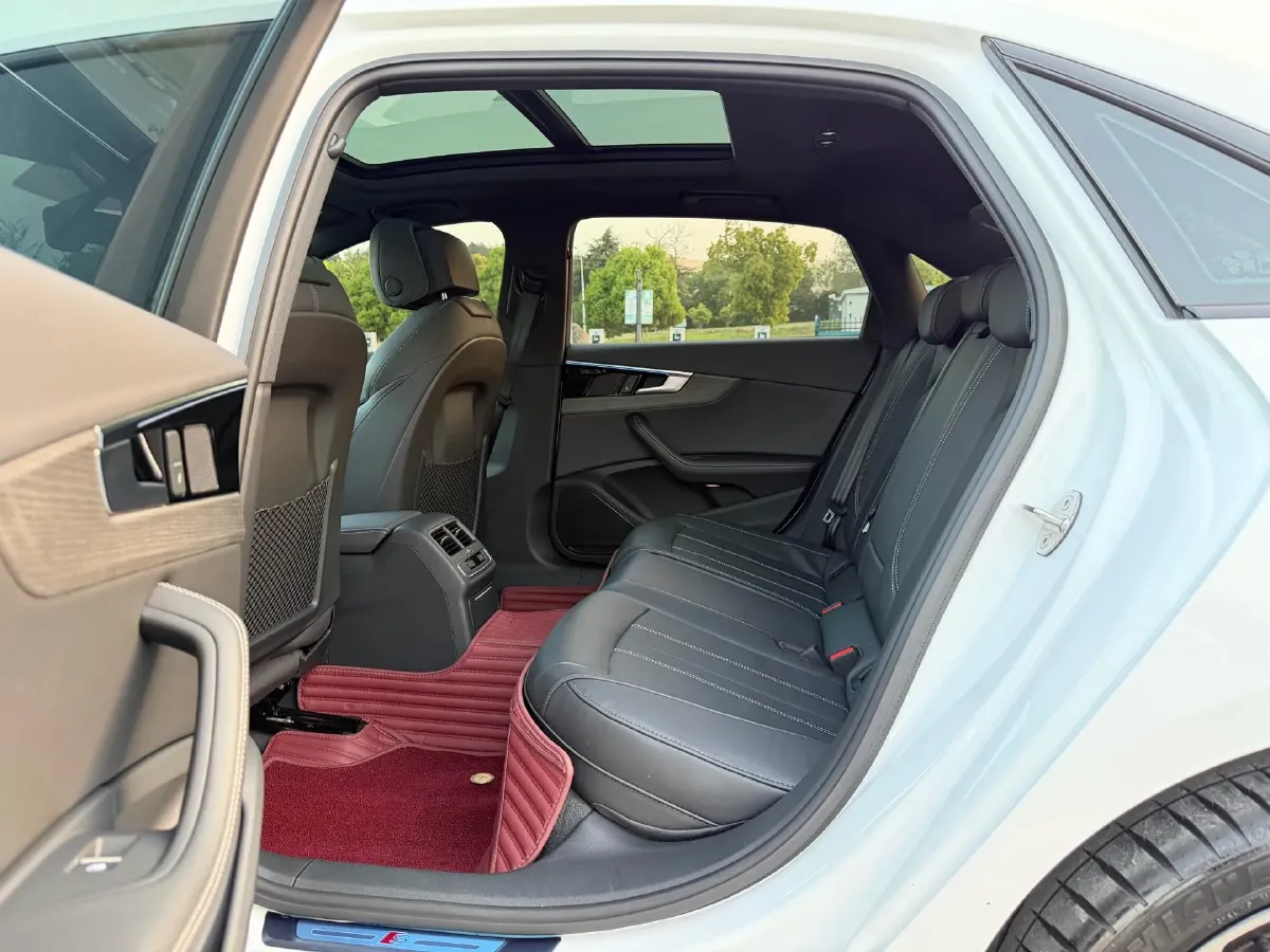 2023 Audi A4L 2.0T 190HP L4 7DCT,autocango,china used car exporter,china ev exporter,chinese used car exporter,chinese used ev exporter