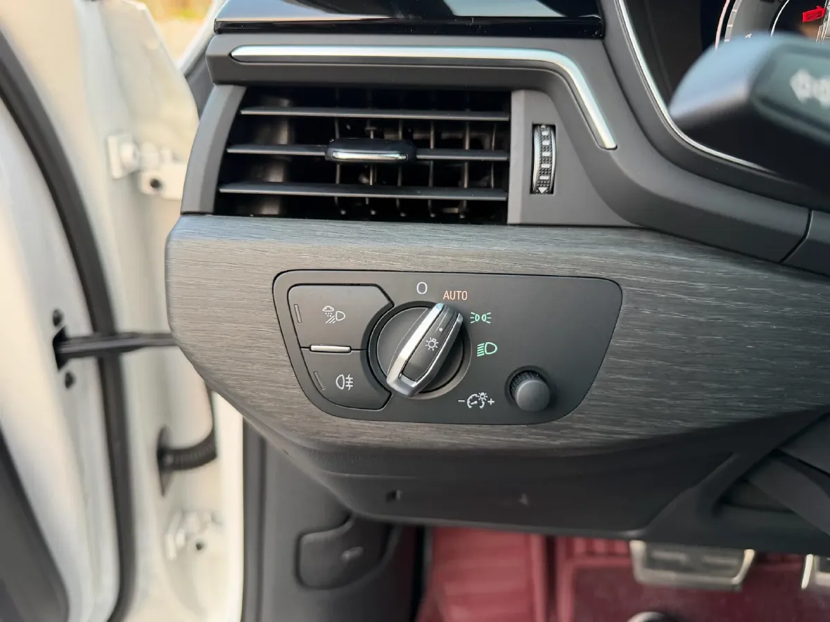 2023 Audi A4L 2.0T 190HP L4 7DCT,autocango,china used car exporter,china ev exporter,chinese used car exporter,chinese used ev exporter