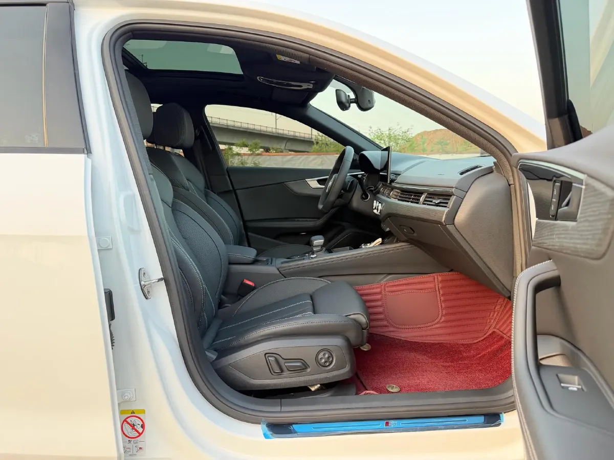 2023 Audi A4L 2.0T 190HP L4 7DCT,autocango,china used car exporter,china ev exporter,chinese used car exporter,chinese used ev exporter