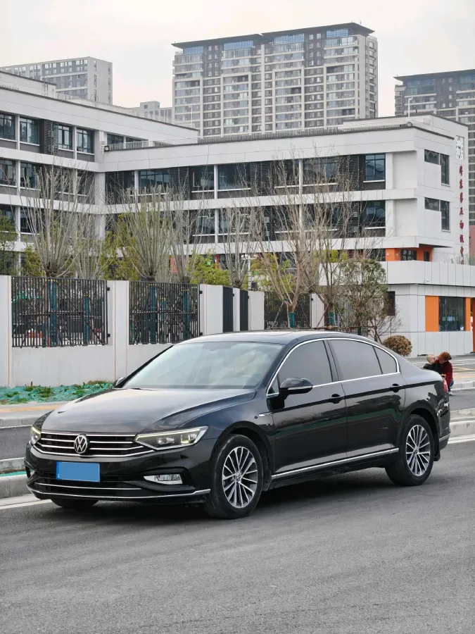2020 Volkswagen Magotan 2.0T 186HP L4 7DCT,autocango,china used car exporter,china ev exporter,chinese used car exporter,chinese used ev exporter
