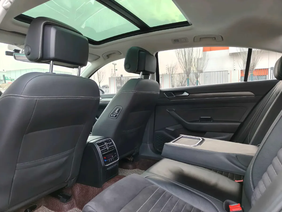 2020 Volkswagen Magotan 2.0T 186HP L4 7DCT,autocango,china used car exporter,china ev exporter,chinese used car exporter,chinese used ev exporter