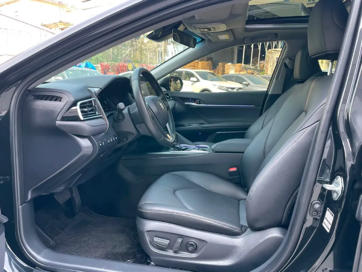 2023 Toyota Camry 2.5L 207HP L4 8AT,autocango,china used car exporter,china ev exporter,chinese used car exporter,chinese used ev exporter