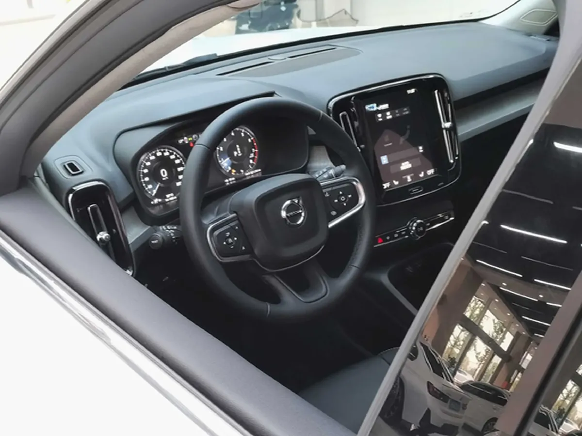 2022 Volvo XC40 2.0T 190HP L4 8AT,autocango,china used car exporter,china ev exporter,chinese used car exporter,chinese used ev exporter