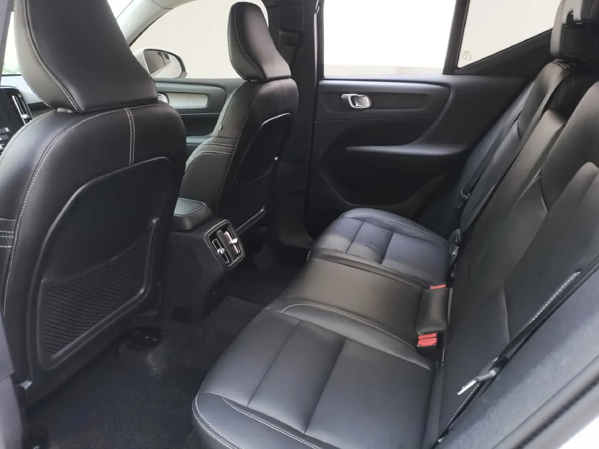 2022 Volvo XC40 2.0T 190HP L4 8AT,autocango,china used car exporter,china ev exporter,chinese used car exporter,chinese used ev exporter