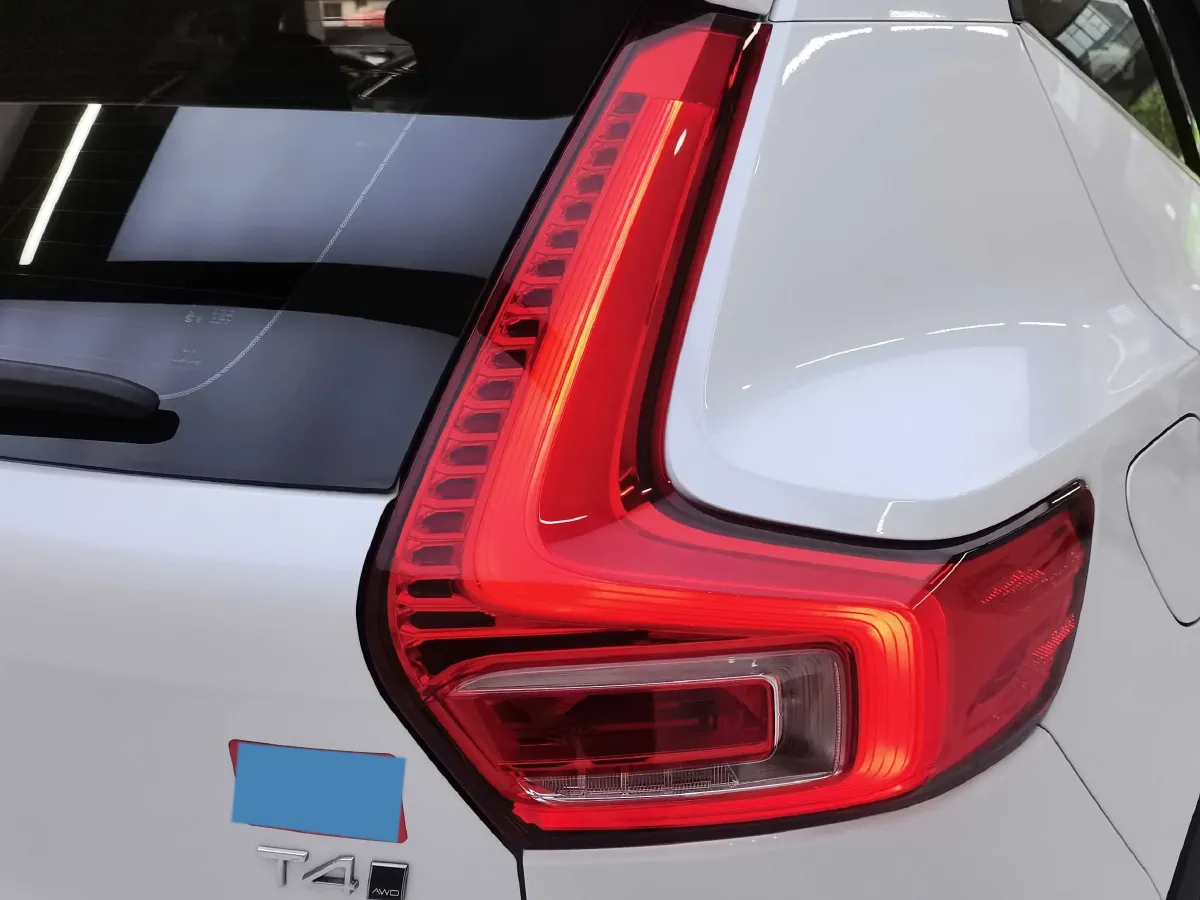 2022 Volvo XC40 2.0T 190HP L4 8AT,autocango,china used car exporter,china ev exporter,chinese used car exporter,chinese used ev exporter