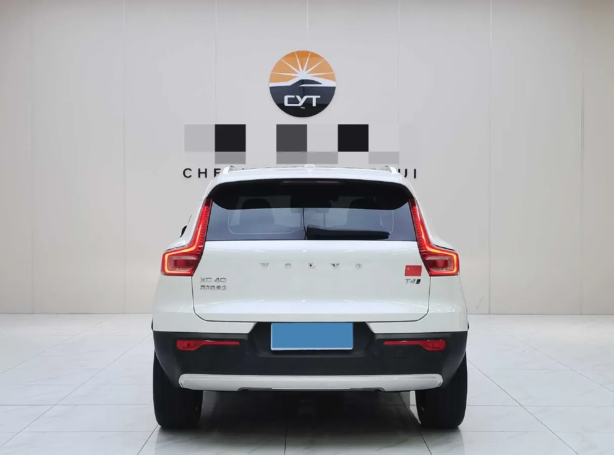 2022 Volvo XC40 2.0T 190HP L4 8AT,autocango,china used car exporter,china ev exporter,chinese used car exporter,chinese used ev exporter