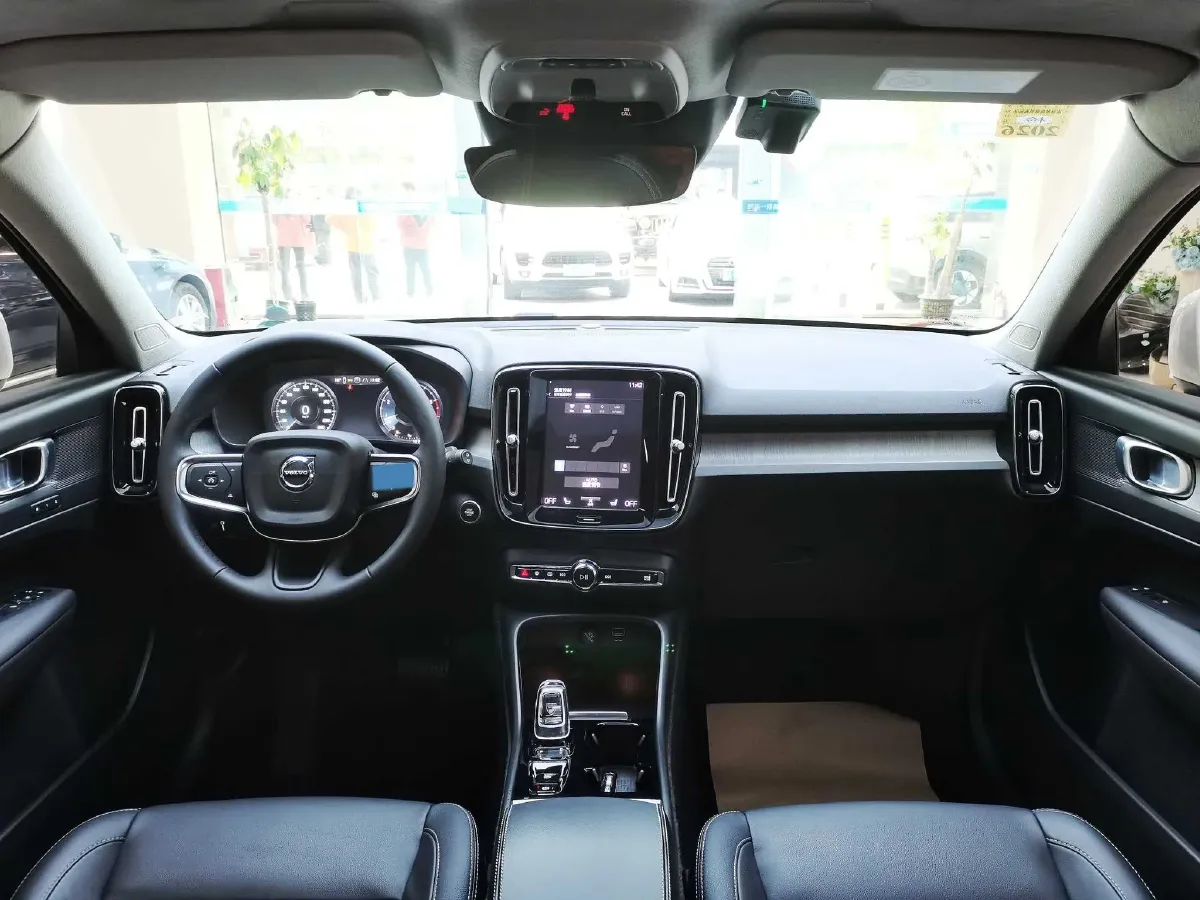 2022 Volvo XC40 2.0T 190HP L4 8AT,autocango,china used car exporter,china ev exporter,chinese used car exporter,chinese used ev exporter