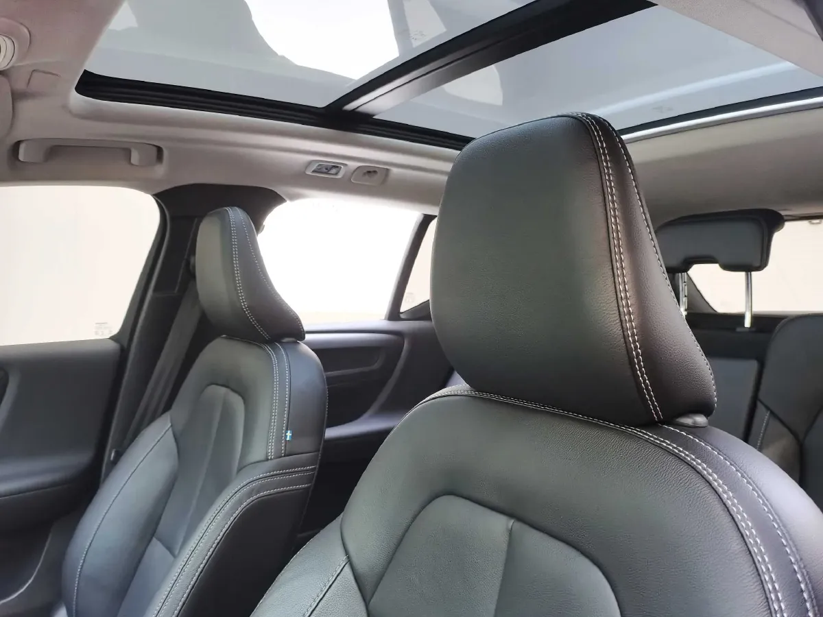 2022 Volvo XC40 2.0T 190HP L4 8AT,autocango,china used car exporter,china ev exporter,chinese used car exporter,chinese used ev exporter