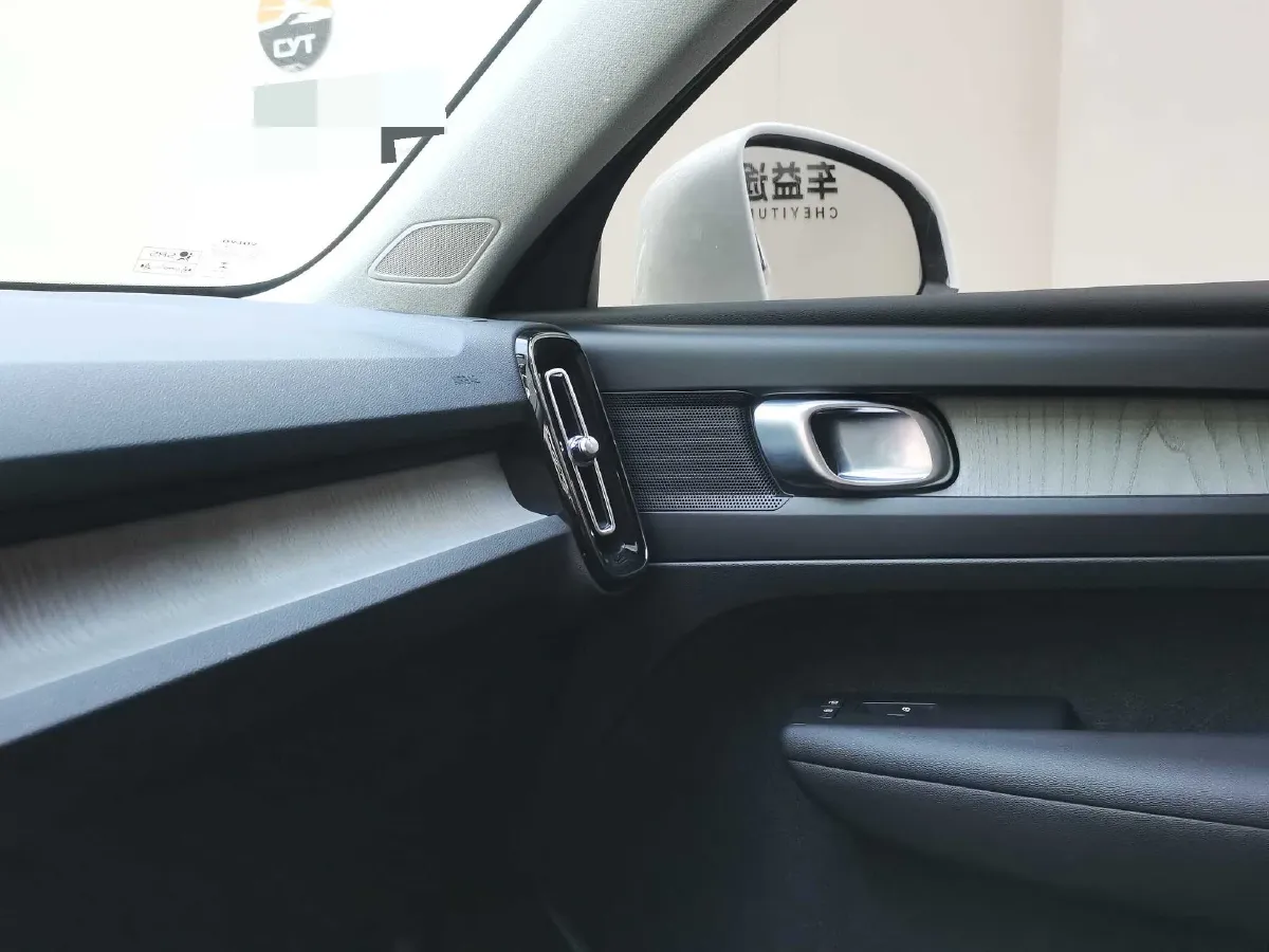 2022 Volvo XC40 2.0T 190HP L4 8AT,autocango,china used car exporter,china ev exporter,chinese used car exporter,chinese used ev exporter