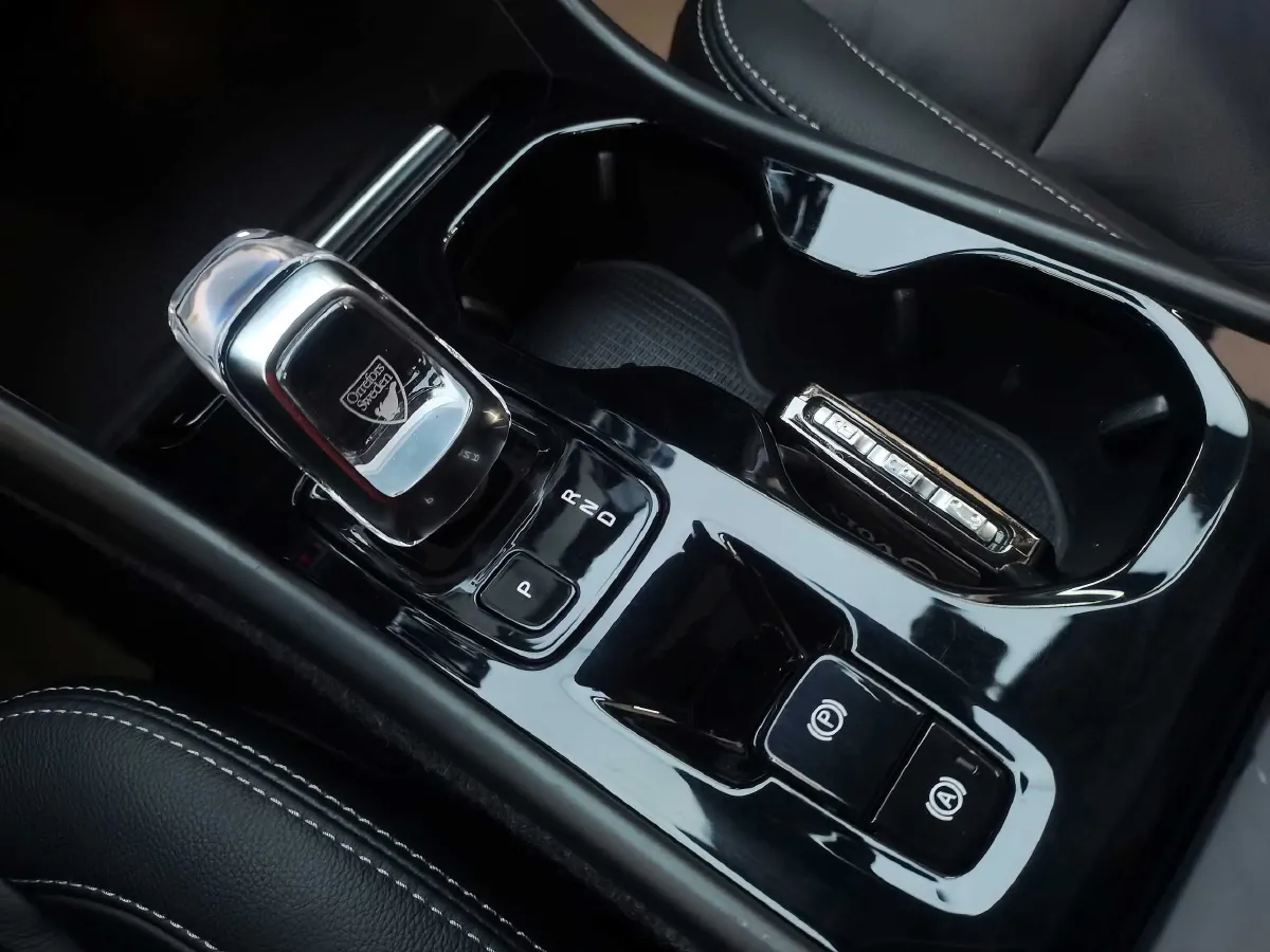 2022 Volvo XC40 2.0T 190HP L4 8AT,autocango,china used car exporter,china ev exporter,chinese used car exporter,chinese used ev exporter