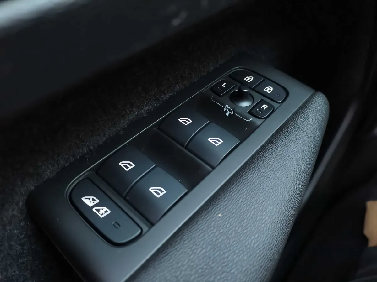 2022 Volvo XC40 2.0T 190HP L4 8AT,autocango,china used car exporter,china ev exporter,chinese used car exporter,chinese used ev exporter