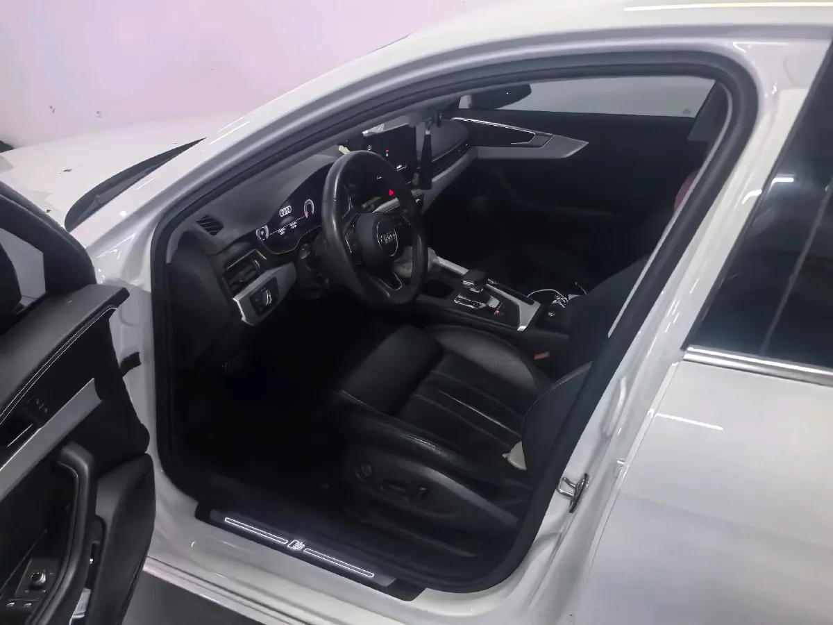 2020 Audi A4L 2.0T 190HP L4 7DCT,autocango,china used car exporter,china ev exporter,chinese used car exporter,chinese used ev exporter